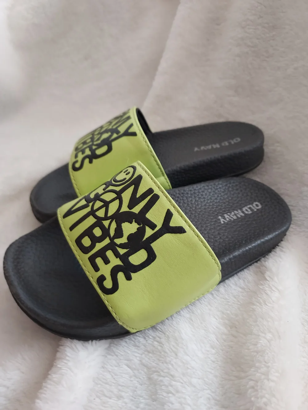 Old Navy Only Good Vibes Kids Slide Sandals Neon Lime & Black 10-11 Beach Pool